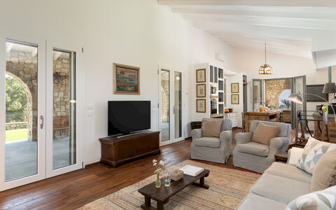 Villa la Casina 4: Mueble, Diseño De Interiores, Sofá, Piso, Madera, Techo, Suelo, Sala, Casa, Silla