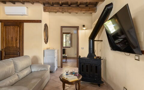 Poggio delle Lumie 6: Mueble, Diseño De Interiores, Pared, Piso, Madera, Suelo, Habitación, Casa, Encendiendo, Sala