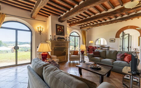 Podere Casanovina 12: Mueble, Diseño De Interiores, Casa, Silla, Techo, Suelos De Madera, Sofá, Sala, Madera Dura, Villa