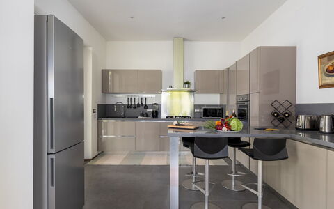 La Casetta 12: Mueble, Cocina, Aparato De Cocina, Diseño De Interiores, Mostrador, Piso, Electrodoméstico, Gabinetes, Madera, Suelo