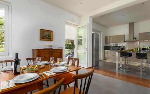 La Casetta 12: Mueble, Piso, Diseño De Interiores, Madera, Suelo, Silla, Cocina Y Comedor Mesa, Techo, Mesa, Comedor