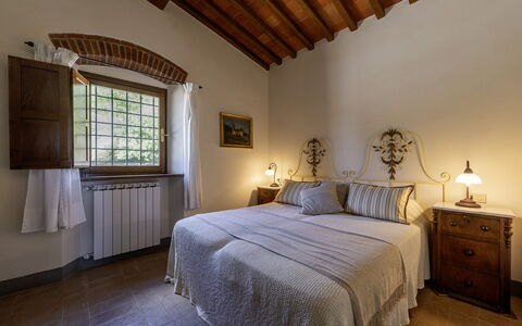 Muricciaglia 14: Pared, Mueble, Habitación, Piso, Cama, Diseño De Interiores, Casa, Suelo, Habitación, Lecho