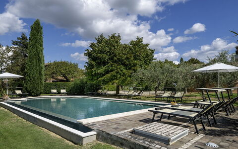Podere Gellino 14: Piscina, Árbol, Mueble Para Exteriores, Jardín, Sombra, Sunlounger, Recurso, Inmuebles, Paisajismo, Patio Interior