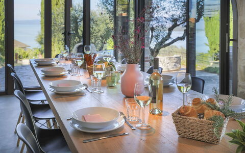 Casa dei Fiamminghi 10+2: Mueble, Vajilla, Mesa, Comedor, Silla, Cocina Y Comedor Mesa, Stemware, Diseño De Interiores, Encendiendo, Utensilios Para Servir