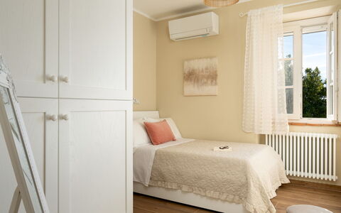 Villino Ariachiara 6: Mueble, Diseño De Interiores, Pared, Habitación, Cama, Suelo, Piso, Madera, Habitación, Textil