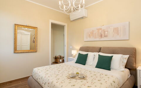 Villino Ariachiara 6: Mueble, Cama, Diseño De Interiores, Habitación, Pared, Suelo, Madera, Habitación, Piso, Techo