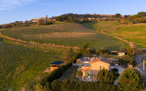 Villino Ariachiara 6: Casa, Área Rural, Paisaje, Barrio Residencial, El Terreno Del Lote, Casa, Techo, Llanura, Cabaña, Asentamientos Humanos