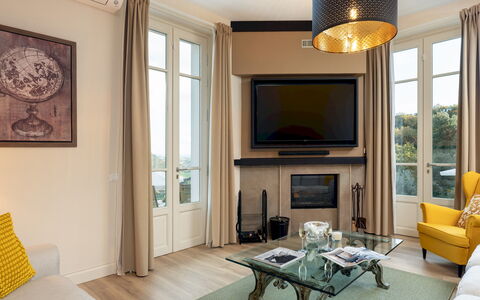 Villa Francesca 10: Mueble, Diseño De Interiores, Piso, Sala, Casa, Suelo, Habitación, Encendiendo, Silla, Techo