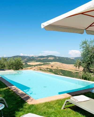 Villa Francesca 10: Azul, Piscina, Colina, Recurso, Sunlounger, Eco Hotel, Mueble Para Exteriores, Cordillera, Villa, Inmuebles