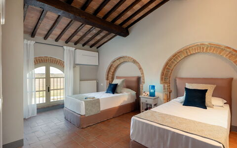 Villa le Beringhe 30: Pared, Arco, Diseño De Interiores, Techo, Habitación, Arcade, Cama, Hotel, Columna, Lecho
