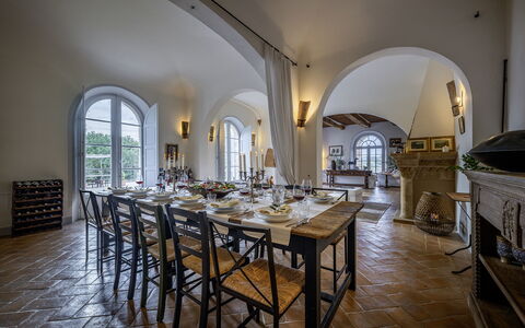 Podere Vernine di Sotto 14: Mueble, Diseño De Interiores, Mesa, Silla, Cocina Y Comedor Mesa, Comedor, Piso, Techo, Habitación, Vaso