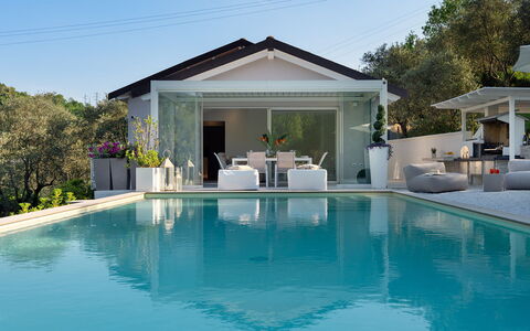 Villa Lunezia 6: Piscina, Recurso, Material Compuesto, Inmuebles, Mueble Para Exteriores, Eco Hotel, Ocio, Villa, Sombra, Paisajismo