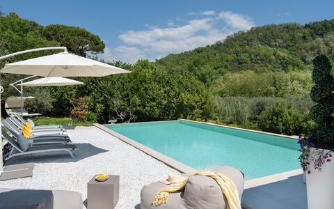 Villa Lunezia 6: Piscina, Mueble Para Exteriores, Recurso, Sombra, Paraguas, Eco Hotel, Sunlounger, Silla, Paisajismo, Jardín