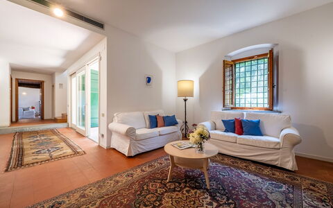 Villa Collegigliato 8: Diseño De Interiores, Piso, Mueble, Suelo, Techo, Sofá, Habitación, Mesa, Sala, Casa