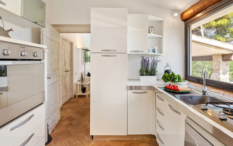 Villa Althaea 6: Aparato De Cocina, Cocina, Mostrador, Electrodoméstico, Diseño De Interiores, Gabinetes, Mueble, Piso, Electrodoméstico, Madera