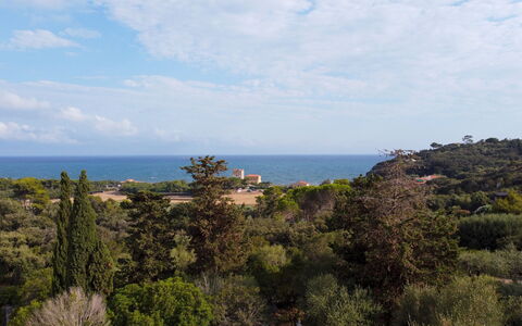 Villa Althaea 6: Cielo, Azul, Horizonte, Vegetación, Planta De La Comunidad, Mar, Oceano, Shrubland, Costa, Zona Tropical
