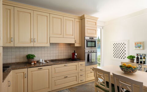 Villa Il Faro 10: Cocina, Gabinetes, Mostrador, Piso, Diseño De Interiores, Mueble, Madera, Aparato De Cocina, Suelo, Alacena