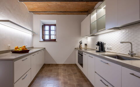 Casa Clara Pool, Casole Elsa, Monti: Cocina, Mostrador, Piso, Diseño De Interiores, Aparato De Cocina, Madera, Fregadero, Gabinetes, Techo, Casa