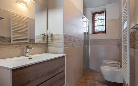 Casa Clara Pool, Casole Elsa, Monti: Piso, Arreglo De Tubería, Baño, Suelo, Diseño De Interiores, Lavabo, Lavabo Del Baño, Grifo, Mueble De Baño, Plomería