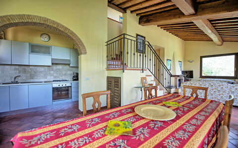 Villa Ulivi: Propiedad, Mueble, Mesa, Gabinetes, Madera, Ventana, Edificio, Diseño De Interiores, Piso, Suelo