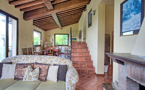 Villa Ulivi: Propiedad, Azur, Madera, Diseño De Interiores, Edificio, Silla, Mesa, Piso, Arquitectura, Sala