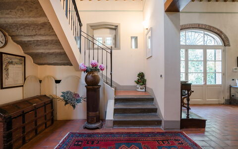 Villa Fontine: Propiedad, Edificio, Habitación, Diseño De Interiores, Suelo, Escalera, Casa, Casa, Vestíbulo, Bienes Raíces