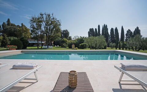 Villa Fontine: Piscina, Propiedad, Casa, Hierba, Bienes Raíces, Inmuebles, Edificio, Ocio, Arquitectura, Diseño