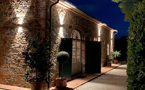 Villa Fontine: Planta, Maceta, Superficie De La Carretera, Ladrillo, Fachada, Tintes Y Sombras, Paisaje, Sombra, Edificio, Planta De Casa