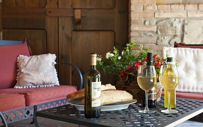 Montelopio 6: Habitación, Mueble, Diseño De Interiores, Mesa, Sala, Amarillo, Casa, Mesa De Café, Desayuno Tardío, Casa