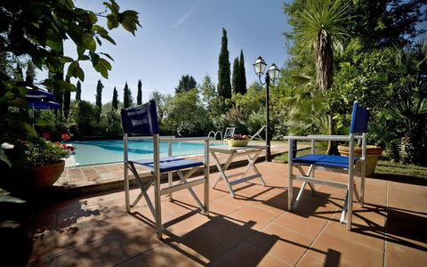 La Capinera: Piscina, Propiedad, Recurso, Ocio, Cielo, Vacaciones, Bienes Raíces, Árbol, Edificio, Casa