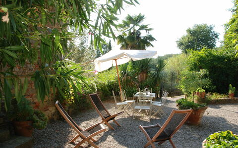 La Loggia 13: Propiedad, Vegetación, Jardín, Patio Interior, Yarda, Botánica, Casa, Árbol, Bienes Raíces, Edificio