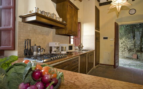 La Loggia 13: Mostrador, Habitación, Propiedad, Edificio, Casa, Mueble, Diseño De Interiores, Suelo, Cocina, Casa