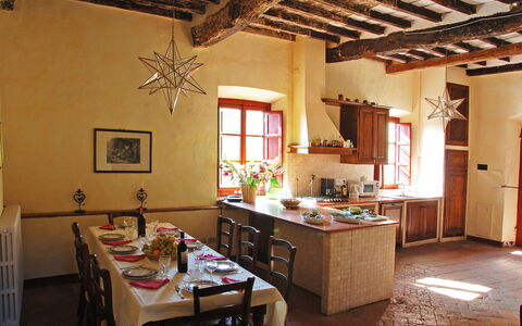 La Loggia 13: Habitación, Propiedad, Techo, Edificio, Diseño De Interiores, Comedor, Mueble, Casa, Mesa, Pared