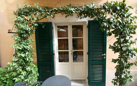 Santo Agostino: Propiedad, Casa, Casa, Edificio, Ventana, Bienes Raíces, Puerta, Arquitectura, Fachada, Árbol