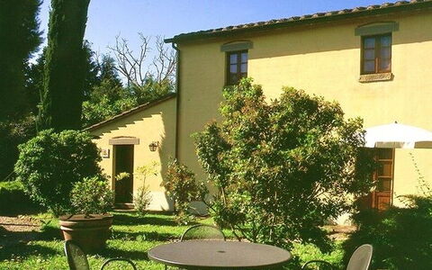 San Pietro: Propiedad, Casa, Casa, Bienes Raíces, Edificio, Yarda, Barrio Residencial, Patio Interior, Árbol, Cabaña