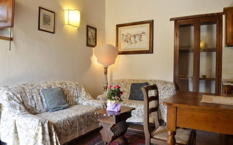 San Pietro: Mueble, Marco, Mesa, Edificio, Planta, Madera, Comodidad, Encendiendo, Sala, Diseño De Interiores