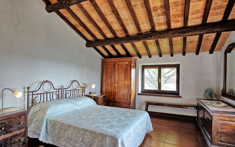 Casale Giulio: Habitación, Habitación, Propiedad, Mueble, Cama, Techo, Edificio, Marco De La Cama, Diseño De Interiores, Casa