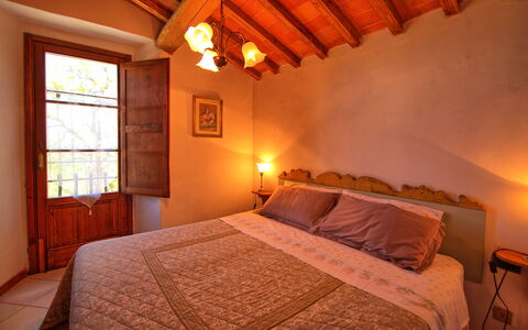 Panzalla: Habitación, Cama, Habitación, Mueble, Propiedad, Sábana, Marco De La Cama, Edificio, Lecho, Diseño De Interiores