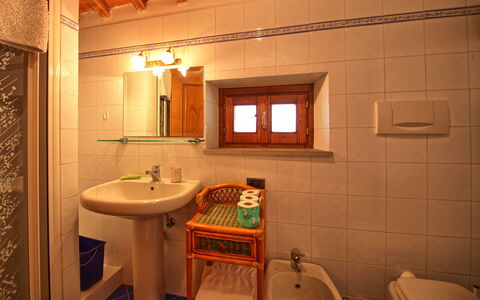 Panzalla: Habitación, Baño, Propiedad, Diseño De Interiores, Edificio, Casa, Loseta, Mueble, Arreglo De Tubería, Bienes Raíces