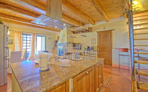 Villa Margherita: Habitación, Propiedad, Edificio, Mueble, Techo, Bienes Raíces, Mostrador, Suelo, Diseño De Interiores, Casa