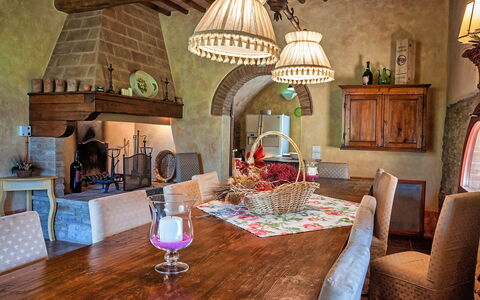 Villa Petrognano: Habitación, Diseño De Interiores, Propiedad, Mueble, Edificio, Casa, Mesa, Sala, Casa, Comedor