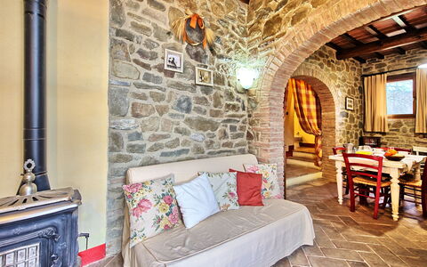 Podere Orietta: Propiedad, Habitación, Edificio, Mueble, Pared, Diseño De Interiores, Ladrillo, Habitación, Casa, Bienes Raíces