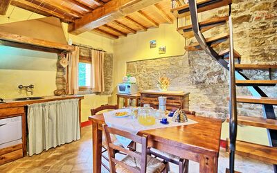 Orietta 3: Habitación, Propiedad, Edificio, Mueble, Diseño De Interiores, Bienes Raíces, Techo, Casa, Cocina, Suelo