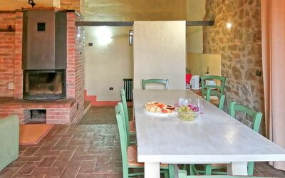 Orietta 4: Habitación, Propiedad, Edificio, Mueble, Mostrador, Diseño De Interiores, Cocina, Suelo, Casa, Mesa