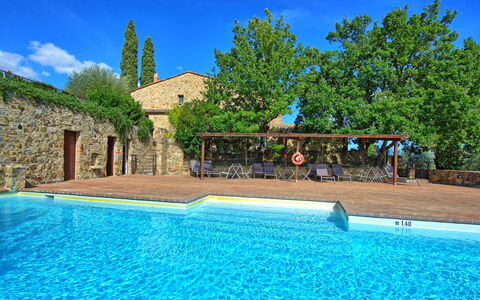 Brunello: Agua, Cielo, Planta, Nube, Propiedad, Edificio, Piscina, Azul, Azur, Naturaleza