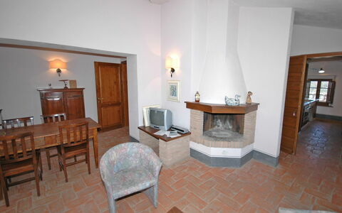 Fornacino: Habitación, Propiedad, Edificio, Mueble, Suelo, Casa, Diseño De Interiores, Bienes Raíces, Suite, Madera Dura