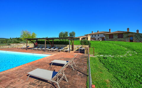 Fornacino: Cielo, Agua, Planta, Propiedad, Piscina, Árbol, Mueble Para Exteriores, El Terreno Del Lote, Edificio, Hierba