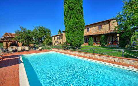 Il Frantoio: Piscina, Propiedad, Bienes Raíces, Edificio, Casa, Inmuebles, Ocio, Arquitectura, Villa, Barrio Residencial