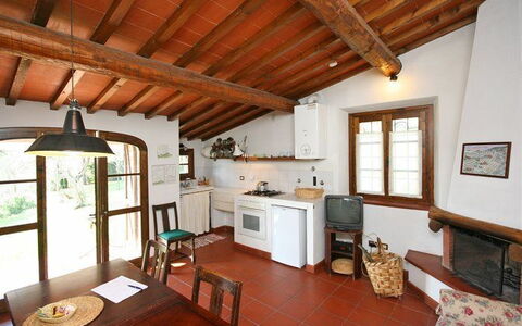 La Selva: Habitación, Propiedad, Edificio, Casa, Mueble, Haz, Techo, Diseño De Interiores, Cabaña, Bienes Raíces