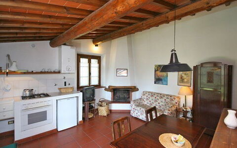 La Selva: Habitación, Propiedad, Edificio, Mueble, Mostrador, Cocina, Diseño De Interiores, Casa, Haz, Suelo